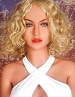 blond mit vielen Locken, kinnlang